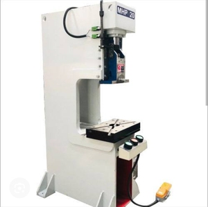 Presse hydraulique semi-automatique robuste avec construction en acier inoxydable, moteur 200 kW, services d'usinage - Product Image 2