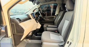 Hiace d'occasion 2025, toit standard, moteur diesel 3.5L, norme Euro 6, transmission manuelle, conduite à gauche, 11-20 places, blanc, véhicule utilitaire - Product Image 5