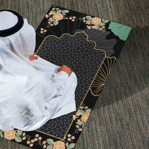 Tapis de prière noir à motifs floraux : Tapis de prière islamique musulman, tapis imprimé, tapis à poils doux - Product Image 3