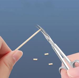 Ciseaux à cuticules en acier inoxydable de haute qualité avec lame incurvée, ciseaux de manucure et de pédicure avec emballage personnalisé - Product Image 6