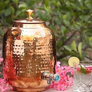 Dispensador de agua decorativo de cobre puro con soporte de diseñador para regalo de inauguración de la casa en la costa muy baja por AALIYAN IMPEX - Product Image 1