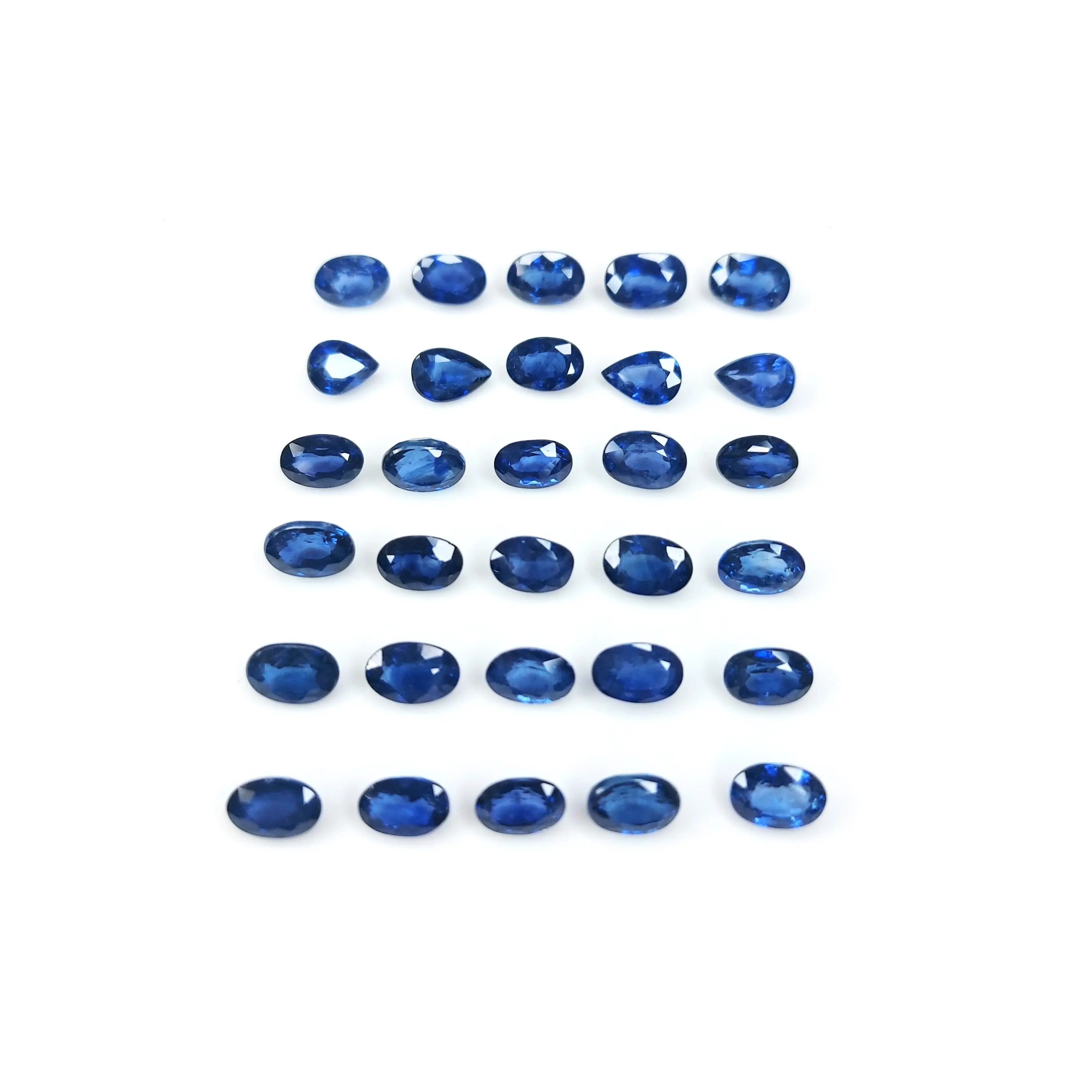 Pedra de Sapphire natural de forma oval 4x6mm Pedra Pedra de tratamento térmico para fazer jóias disponível para fornecimento de exportação