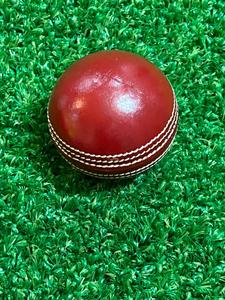 Pelota de Cricket deportiva de gran oferta de alta calidad Pelota dura de cuero de Cricket de alta calidad - Product Image 5