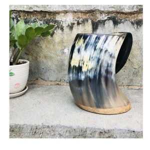 Haute qualité fabriqué à la main Viking sculpture tasse de corne à boire corne naturelle hautement polie d'Inde pour vin bière tasses en céramique - Product Image 1