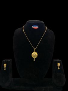 Collier en laiton à la mode Montana Micro-Set en cuivre plaqué laiton Pierre naturelle Coeur Classique Pendentif Notre-Dame pour femme - Product Image 4