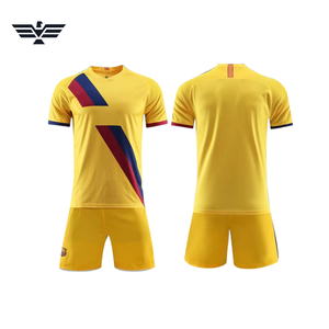 Maillot de football personnalisé de haute qualité à séchage rapide pour hommes, femmes et enfants, couleur personnalisée, logo, service OEM disponible, chemises et shorts de sport - Product Image 2