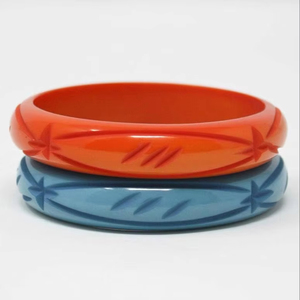 Nouveaux bracelets élégants avec de riches motifs sculptés, design indien très tendance, bracelets en résine, bracelets en plastique à prix avantageux pour femme - Product Image 1
