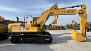Excavatrice sur chenilles Komatsu PC220-8M0 d'occasion de 22 tonnes en stock à vendre - Product Image 2