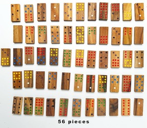 Jeu de dominos artisanal écologique en bois massif de 56 pièces avec boîte de rangement, idéal pour les adultes - Product Image 3