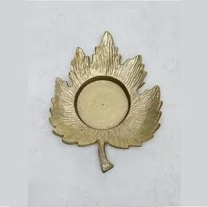 เชิงเทียนตกแต่งทำด้วยมือสำหรับโคมไฟโลหะกลางสง่างามและเชิงเทียน - Product Image 5