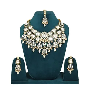 Conjunto de collar nupcial estilo Kundan Polki con circonita y esmalte verde, incluye gargantilla, pendientes y Maang Tikka - Product Image 1