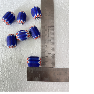Cuentas de vidrio de Chevron de gran tamaño azul, blanco y rojo hechas a medida, ideales para diseñadores de joyas para reventa - Product Image 1