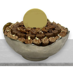 Cuenco para servir chocolate de metal plateado de alta calidad Cuenco de chocolate de forma ovalada vintage con acento dorado para ocasiones especiales - Product Image 1