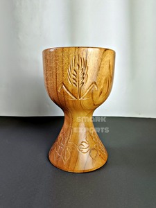 Calice en bois gracieux fabriqué à la main avec finition naturelle pour les rituels d'église, l'autel à la maison et les cadeaux spirituels sacrés - Product Image 5