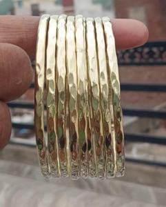 Brazalete de Hoja Bohemia Hecho a Mano en Oro para Mujer, Brazalete de Latón de 15 mm Personalizable para Bodas o Aniversarios - Product Image 4