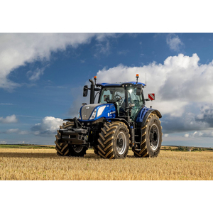 Tractor listo para el campo con cabina, enganche frontal, controles remotos duales y transmisión de transporte eléctrico para un funcionamiento sin problemas - Product Image 3