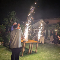 Nouvelle machine à étincelles froides à 8 sorties, feux d'artifice de scène de mariage, alimentée par piles AA, système de tir de feux d'artifice froids