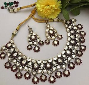 Impresionante Conjunto de Collar y Pendientes de Moissanita Chapados en Oro de Latón de Primera Calidad para Bodas y Fiestas, Colección para Mujer - Product Image 1