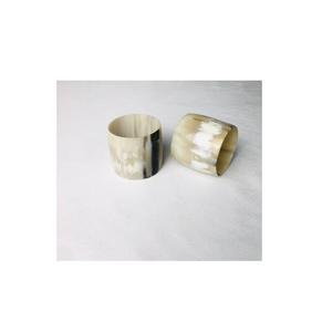 Servilletero de cuerno de artículos de mesa de boda, servilleteros de forma redonda altamente pulidos, logotipo personalizado, servilletero de cuerno de vaca Natural 100% - Product Image 6