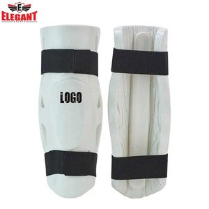 Protège-tibias en mousse moulée pour le Muay Thai, le football et les arts martiaux, par Elegant Sports - Product Image 4