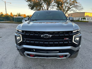 รถ SUV ปี 2025 รุ่น Suburban 271 4WD สีเทา เครื่องยนต์เบนซิน ขับเคลื่อนสี่ล้อ 355 แรงม้า เกียร์อัตโนมัติ สภาพดี ขาย - Product Image 4