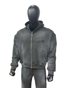 ชุดวอร์มสีเทาแบบวินเทจ ผลิตในปากีสถาน ผ้าฝ้ายเทคฟลีซ ทรงจ็อกเกอร์ ไซส์พลัส สำหรับฤดูใบไม้ร่วง มีซิป พร้อมงานปัก - Product Image 2