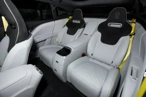 Avaetrr 11 2025 – Voiture Électrique Lithium avec Cuir Foncé, Toit Panoramique, Recharge Rapide 116 kWh, Pneus R18, Climatisation – Prête à l'Expédition - Product Image 5