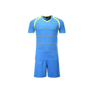 Ensemble de maillot de football personnalisé de nouvelle conception 2024 pour hommes avec logo de couleur personnalisée, nom de l'équipe et service OEM - Product Image 2