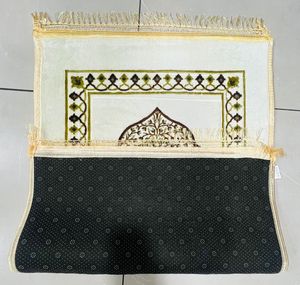Tapis de prière islamique en velours doux Janamaz, design Mihrab, tapis de prière musulman pour la maison, la mosquée, les voyages, vente en gros, qualité d'exportation, Inde - Product Image 4