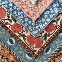 Serviettes en coton 100% imprimées à la main avec des motifs floraux indiens, sets de table sur la table