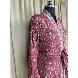 Vestido Kimono Bohemio Chic Vintage de Seda Reciclada para Mujer, Ideal para la Playa, el Resort, el Hogar o como Túnica de Baño - Product Image 5