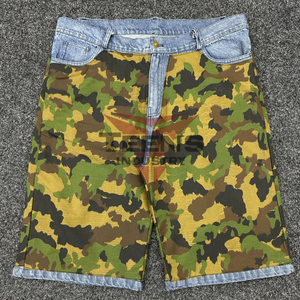 Shorts en jean décontractés vintage lavés imprimés de haute qualité avec logo personnalisé camouflage, ornés de strass surdimensionnés pour hommes, best-sellers - Product Image 1