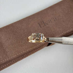 Anillo de Diamante Cultivado en Laboratorio con Corte Cojín Estilo Antiguo Champagne - 2.83ct Blair - Product Image 1