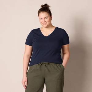 T-shirt élégant pour femme, tricot doux, toucher lisse, respirant, texture aérée, extensible, confort quotidien, forme moderne, frais d'été - Product Image 1