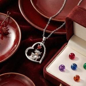 Collar Jeulia con Colgante de Corazón de Vaca Highland Chapado en Oro de 18K, con Grabado y Zirconia como Piedra de Nacimiento - Product Image 3