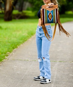 Bolso Bandolera de Cuero Genuino Multicolor Estilo Bohemio Vintage para Mujer, con Correa Única, Cierre de Cremallera, Diseño de Vestir, Algodón Antiguo - Product Image 1