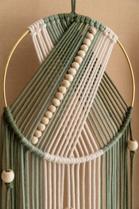 Suspension murale ronde en macramé vert avec perles en bois pour une décoration intérieure élégante, salon, chambre à coucher et décoration intérieure en provenance d'Inde - Product Image 2
