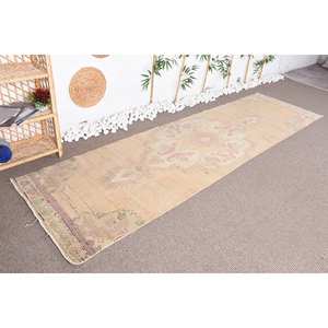 Alfombra de lana Vintage Alfombra de felpa clásica beige y rosa Diseño de retales rectangular hecho a mano para sala de estar (3x10,7 pies) - Product Image 2