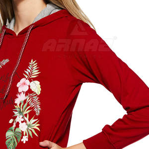 Sweat à capuche décontracté et élégant pour femmes avec coupe confortable et finition propre Sweat à capuche pour femmes avec coupe décontractée - Product Image 6