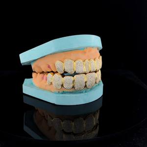 Exclusif plaqué or Moissanite Diamond Grillz Faites une déclaration avec Bling glacé pour toute performance - Product Image 2