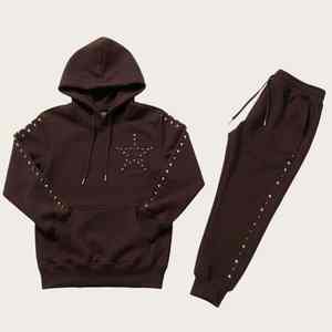 Survêtement ultra brillant orné de strass, confectionné avec des pierres de haute clarté, un tissu doux et une coupe athlétique moderne ajustée. - Product Image 2