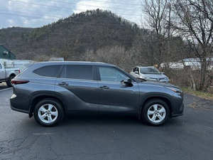 Toyota Highlander LE 2024 d'occasion en excellent état - Product Image 3