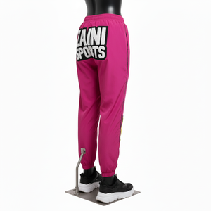 Pantalon coupe-vent pour femme en tissu nylon taffetas, toucher doux, panneaux contrastés roses avec logo en chenille personnalisé, pantalon coupe-vent - Product Image 5