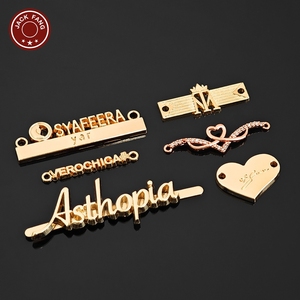 Étiquette métallique dorée personnalisée pour sacs, hijabs, abayas, foulards, chaussures, vêtements – Logo de marque sur mesure - Product Image 4