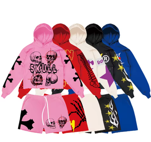 Ensemble de sweat à capuche streetwear imprimé tête de mort à la mode pour hommes et femmes ensemble de sweat à capuche et short assortis style de rue - Product Image 1