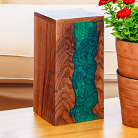 Urne en bois élégante avec incrustation de résine turquoise Design unique pour la commémoration | Alibaba par AYAAns