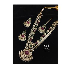 Conjunto de collar de moissanita Kundan de buena calidad, joyería brillante para novias y damas de honor, disponible a un precio asequible - Product Image 1