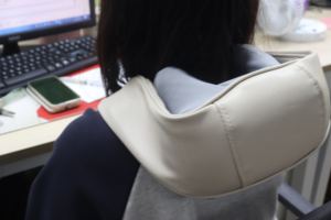 Massaggiatore Elettrico NINGDECRIUS 4D per Collo e Schiena con Impastamento Shiatsu, Riscaldamento, Vibrazione e Controllo del Tempo per Uso Corporeo - Product Image 5