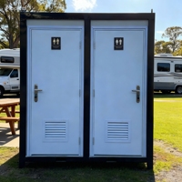 Salle de bain mobile de luxe préfabriquée à double toilette, panneau sandwich, double poste d'utilisation, écologique, portable, en acier, pour extérieur