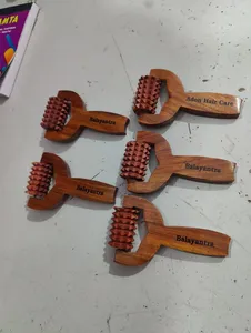 Peine masajeador de cuero cabelludo de madera, herramienta masajeadora de cuello y cabello multiusos para pedir a granel - Product Image 5